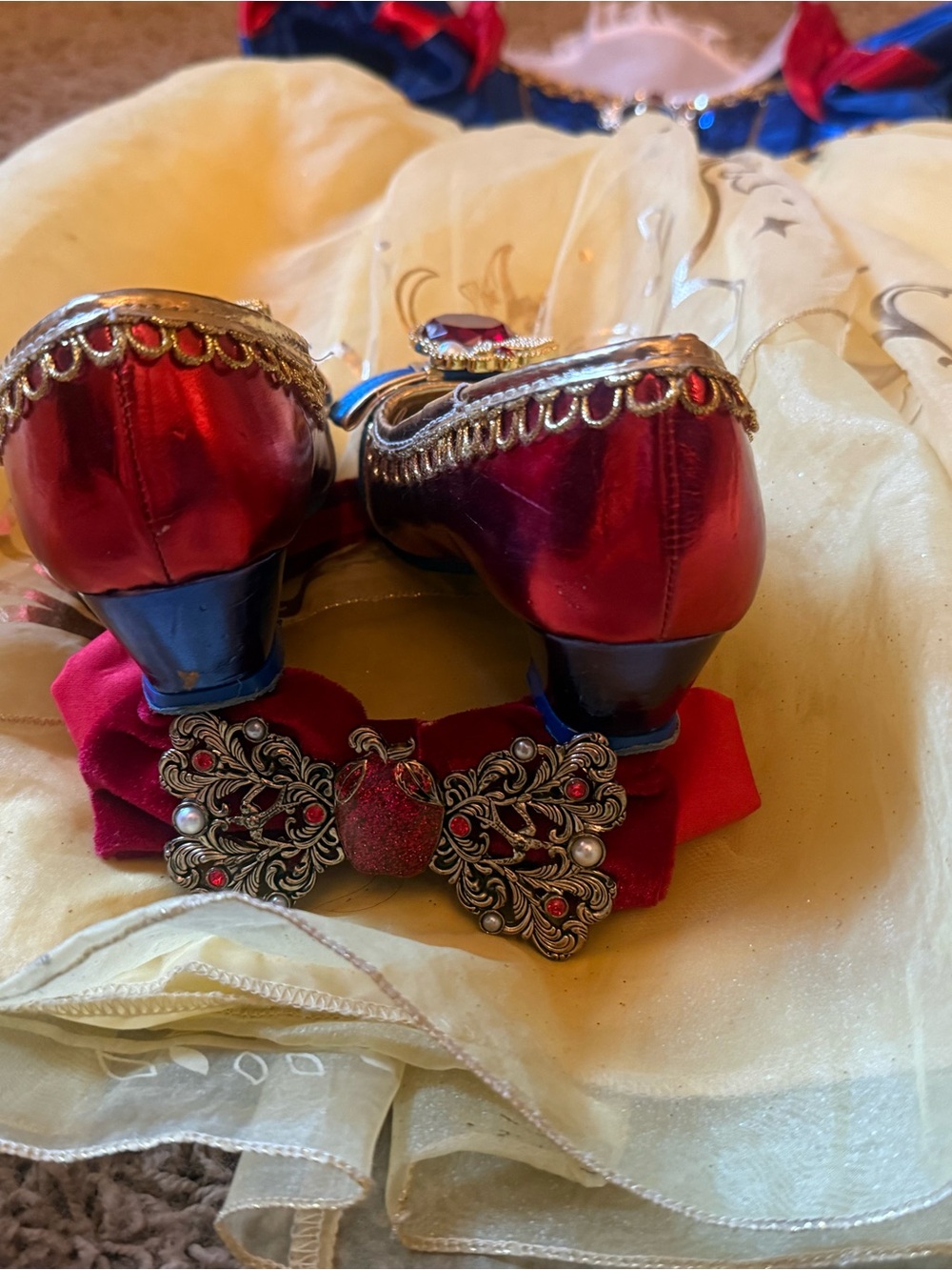 Complete Disney store Snow White deluxe costume - Picture 6 of 8